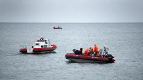 Откриха още части от корпуса на падналия вчера в Черно море руски самолет