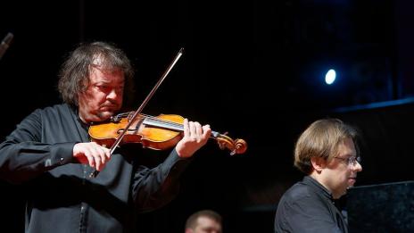 Удивителни шест биса за East-West Chamber Orchestra на музикалното „Варненско лято“ 