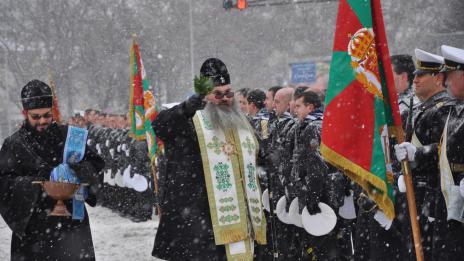 Благословиха бойните знамена на Богоявление във Варна