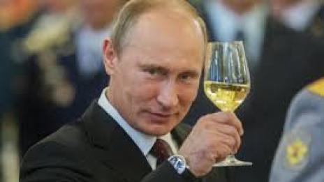 Путин дръннал една жица на Елтън Джон