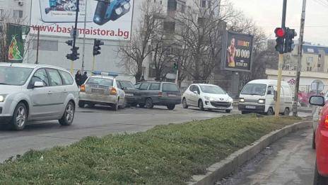 Непълнолетен катастрофира след гонка с полицията във Варна