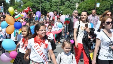 Трудна, но успешна беше последната учебна година във Варна