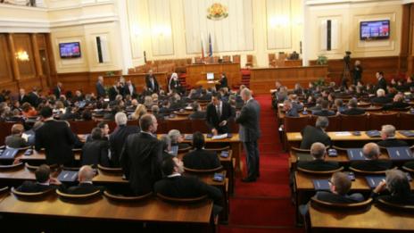 Депутатите си гласуваха 10 дни великденска ваканция