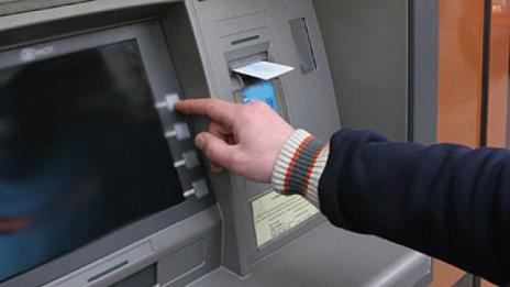 Банков служител преведе 175 милиона на клиент по погрешка