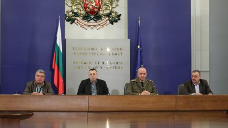Ген. Мутафчийски призова: Не пътувайте за празниците, не ходете на служби!  