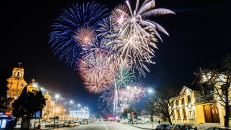 Варна ще посрещне Новата 2022 година със заря и ледени фигури в петте района