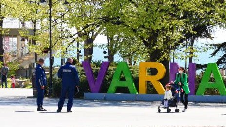 Млада двойка преспа в ареста, след разходка в Морската градина на Варна