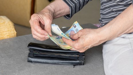 Решено: Пенсионерите ще получават добавки два пъти годишно