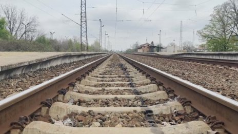 Влак блъсна самоубиец на релсите