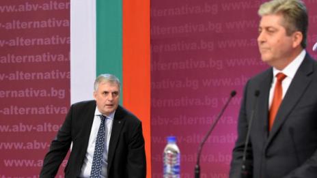 Широката коалиция у нас засега е мираж, смята Калфин  