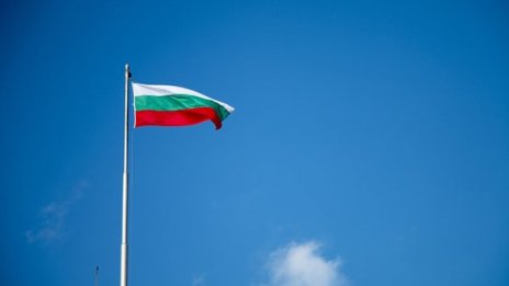 Българският национален флаг е свален наполовина днес 