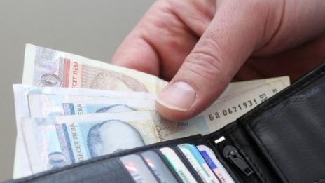 Средният осигурителен доход се повишава през октомври до 901 лева