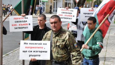 Динко, Перата, граждански отряди... Хората им симпатизират