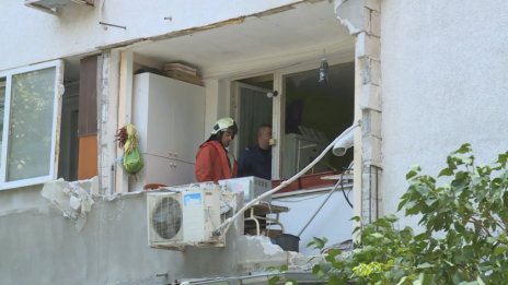 Взрив в апартамент във Варна (СНИМКИ)