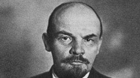 Мъж опита да съживи мумията на Ленин със зехтин