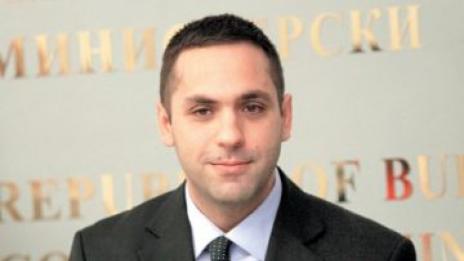 Министърът на икономиката: Страната ни е в борба със съседите за всеки един инвеститор