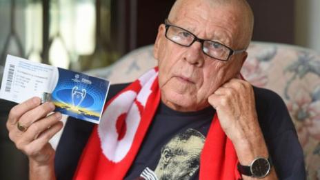 Отменен полет до Киев съкруши 75-годишен фен на "Ливърпул"