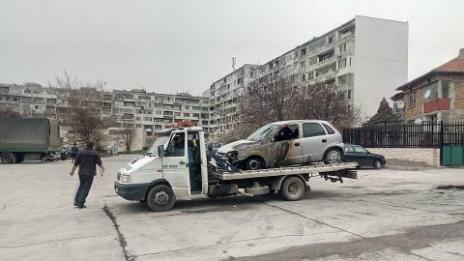 Три автомобила изгоряха във Варна