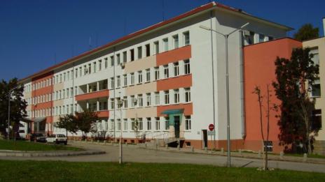 Няма да затварят болниците в Ловеч и Враца