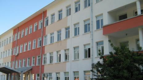 Служителите на болниците във Враца и Ловеч получиха заплатите си