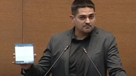 Радостин Василев се оплака от Лена Бориславова - заплашила го с SMS