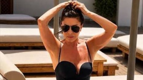 На 82 турска актриса изумява с визия СНИМКИ
