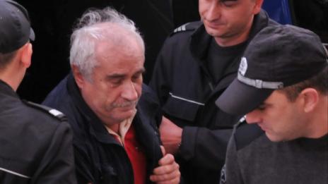 Гледат мярката на пияния полски бомбаджия