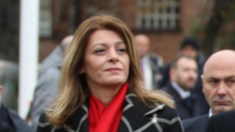Блокирана ли е президентшата Десислава Радева в САЩ?
