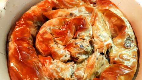 Рецепта на деня: Баница с гъби и три вида лук