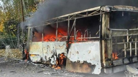 33 души загинаха при руски удар по два автобуса в Украйна