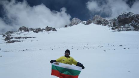 Наши алпинисти покориха за първи път висок връх на о. Ливингстън