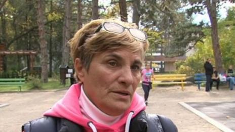 Майката на Ембака тръгна в защита на сина си