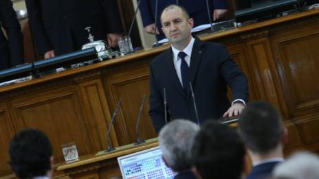 Парламентът получи още една седмица да работи от новия държавен глава