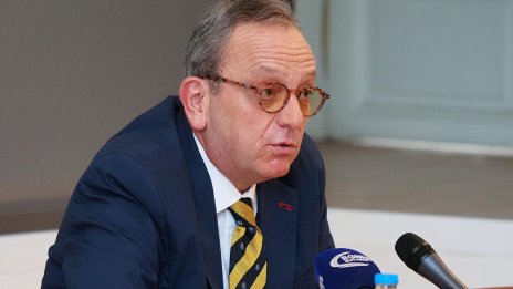 Проф. Петър Стоянович: На много места в света вече токчета не се носят само от дамския пол
