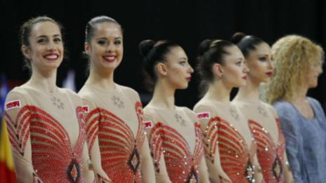 Ансамбълът подари изстрадан медал на Цвети Стоянова