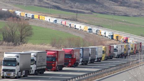 Километрични опашки са се образували на българо-турската граница