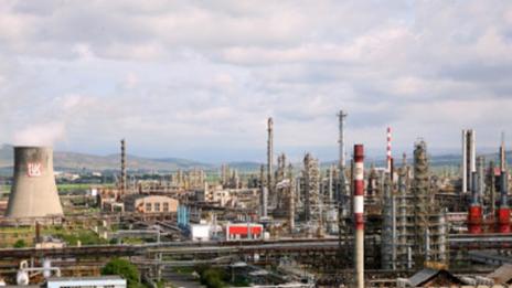 Лекуват във Варна обгорелия в “Нефтохим” работник