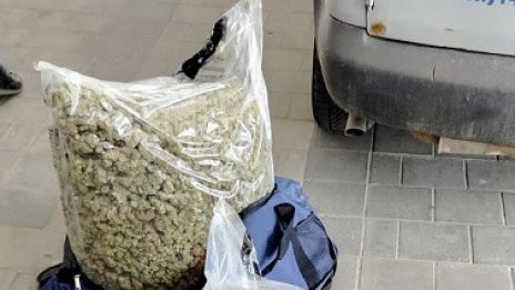 Лидерът на разбитата наркогрупа използвал съпругата и двегодишното си дете за "параван" при сделките (СНИМКИ)