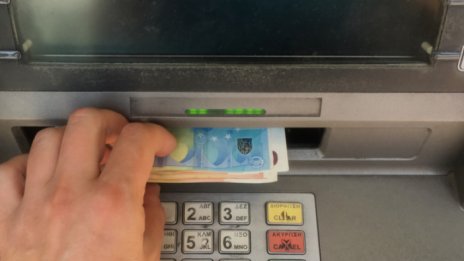 Стартът на еврото: 933 000 картови транзакции за близо 42 млн. от новата валута за 48 часа