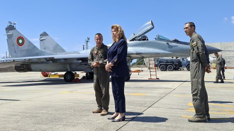 Йотова за американски самолети на "Безмер": Това не ни прави част от военните действия в Иран