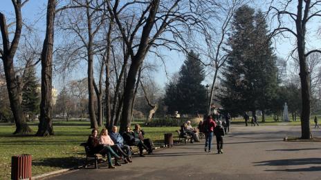 Топло и слънчево в началото на седмицата, застудяване от петък