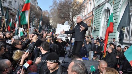 Областният организирал скандала в самолета, твърди Сидеров