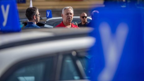 Протест и контрапротест заради новите правила за шофьорските курсове