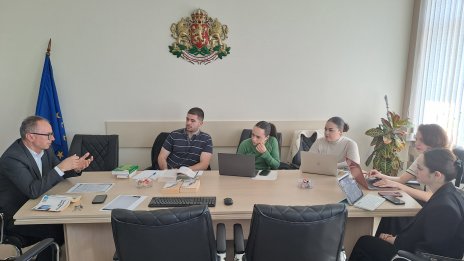 Варненски студенти проведоха практически упражнения по търговски дела