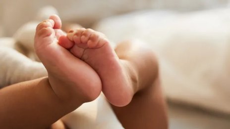 Бебе почина от пневмония, родителите не го лекували