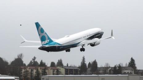 „Боинг” намалява производството на самолети от модела „737”