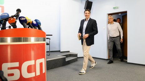 Крум Зарков оцеля на лидерския пост в БСП