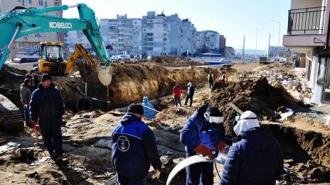 Местят магистрален тръбопровод, утре пускат водата (СНИМКИ)