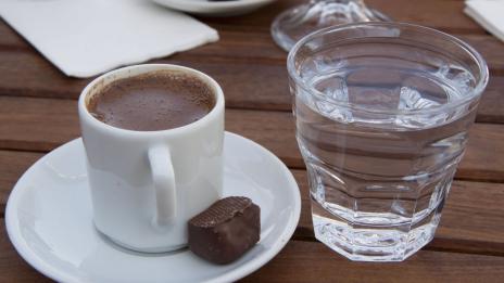 Кафе за $600 или вода $60 000?