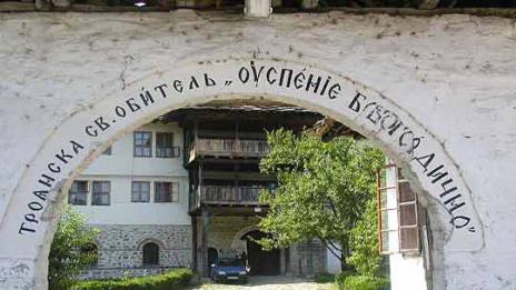 Мозаечна икона на Света Богородица осветиха в Троянския манастир